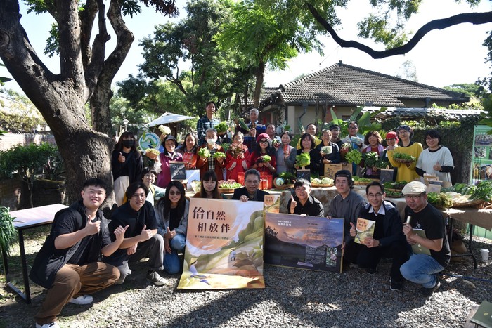 【人、產業、生態的三方永續《佮自然相放伴「墾丁國家公園友善農業」小農誌》新書發表】圖片