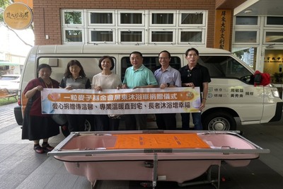 【進駐本校育成中心並致贈行動沐浴車  德京、德暉公司發揮大愛】圖片