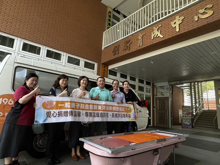 【進駐本校育成中心並致贈行動沐浴車 德京、德暉公司發揮大愛】圖片
